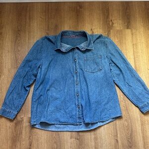 Vintage Cherokee Women’s Blue Lightweight Denim Button Up Shirt‎